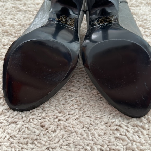 Gray ankle booties, peep, toe with buttons, open up to the top-perfect condition - Picture 13 of 16